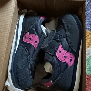Girls saucony sneakers
